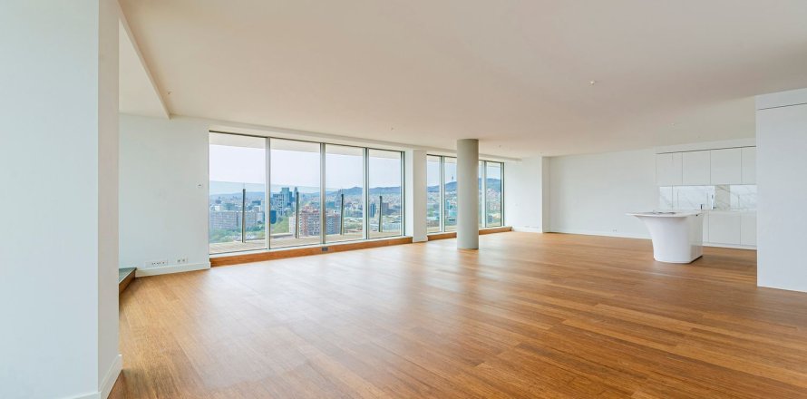 4 bedrooms apartment for sale in Barcelona, Catalonia, Spain № 3596