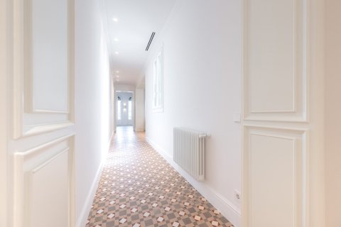 2 bedrooms apartment for sale in Barcelona, Catalonia, Spain № 3594 - photo 2