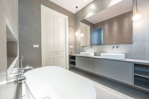 2 bedrooms apartment for sale in Barcelona, Catalonia, Spain № 3594 - photo 3