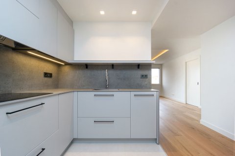 2 bedrooms apartment for sale in Barcelona, Catalonia, Spain № 3591 - photo 12