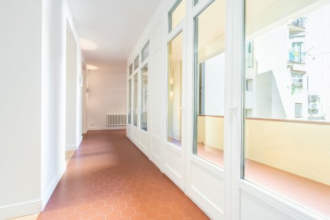 Купить квартиру в Барселона, Испания с 3 комнаты, 163м², № 3592 - фото 2