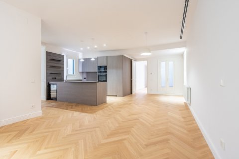 Купить квартиру в Барселона, Испания с 3 комнаты, 163м², № 3592 - фото 18
