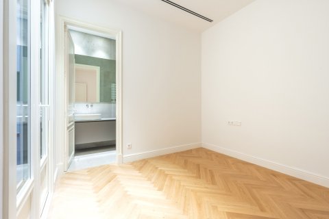 Купить квартиру в Барселона, Испания с 3 комнаты, 163м², № 3592 - фото 8