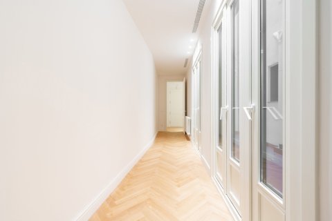 Купить квартиру в Барселона, Испания с 3 комнаты, 163м², № 3592 - фото 15