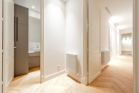 Купить квартиру в Барселона, Испания с 3 комнаты, 163м², № 3592 - фото 3