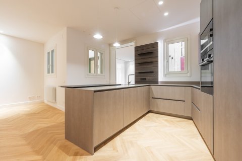 Купить квартиру в Барселона, Испания с 3 комнаты, 163м², № 3592 - фото 23