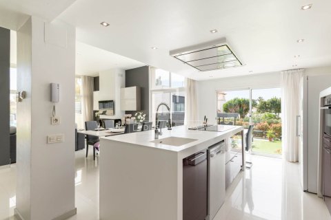 7 bedrooms villa for rent in Castelldefels, Barcelona, Catalonia, Spain № 4508 - photo 12