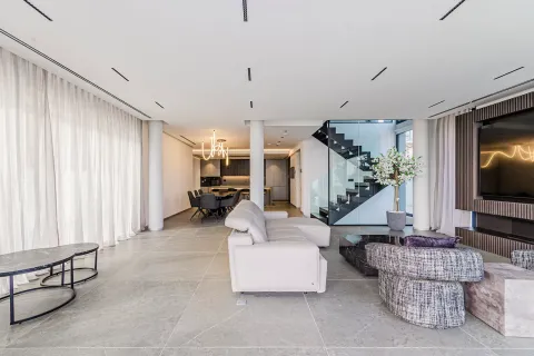 7 bedrooms house for sale in Barcelona, Catalonia, Spain № 1607 - photo 3
