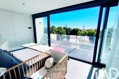 Сasa de 3 dormitorios en venta en Roda de Berà, Tarragona, Cataluña, Spain № 7547 - foto 18