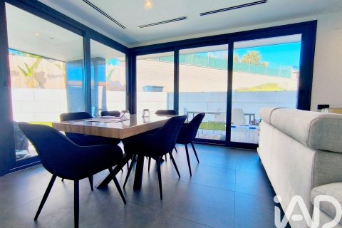 Сasa de 3 dormitorios en venta en Roda de Berà, Tarragona, Cataluña, Spain № 7547 - foto 11
