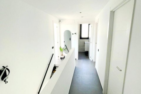 Сasa de 3 dormitorios en venta en Roda de Berà, Tarragona, Cataluña, Spain № 7547 - foto 16