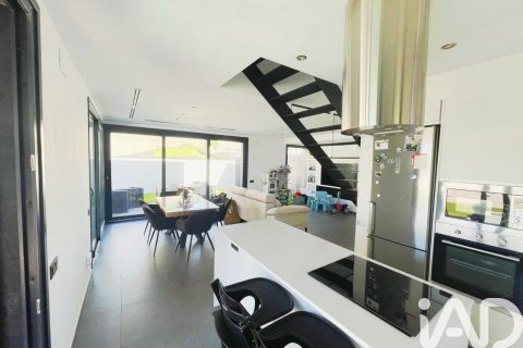 Сasa de 3 dormitorios en venta en Roda de Berà, Tarragona, Cataluña, Spain № 7547 - foto 13