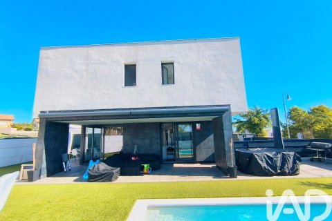 Сasa de 3 dormitorios en venta en Roda de Berà, Tarragona, Cataluña, Spain № 7547 - foto 5