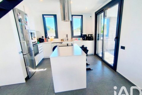 Сasa de 3 dormitorios en venta en Roda de Berà, Tarragona, Cataluña, Spain № 7547 - foto 12