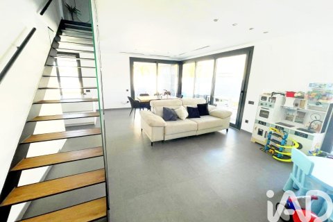Сasa de 3 dormitorios en venta en Roda de Berà, Tarragona, Cataluña, Spain № 7547 - foto 9