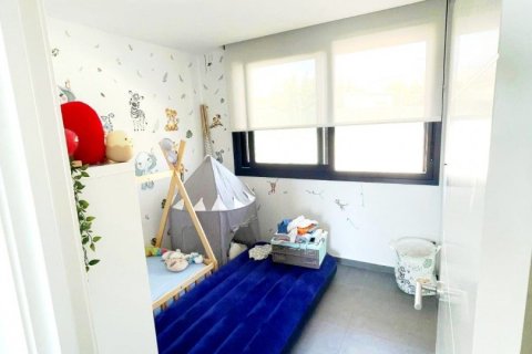 Сasa de 3 dormitorios en venta en Roda de Berà, Tarragona, Cataluña, Spain № 7547 - foto 23