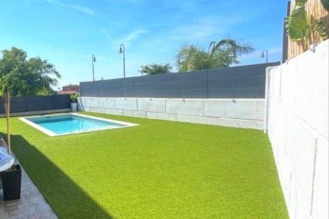 Сasa de 3 dormitorios en venta en Roda de Berà, Tarragona, Cataluña, Spain № 7547 - foto 7