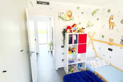 Сasa de 3 dormitorios en venta en Roda de Berà, Tarragona, Cataluña, Spain № 7547 - foto 24