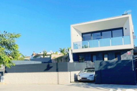 Сasa de 3 dormitorios en venta en Roda de Berà, Tarragona, Cataluña, Spain № 7547 - foto 3