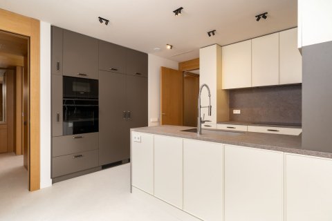 4 bedrooms apartment for sale in Barcelona, Catalonia, Spain № 6321 - photo 11