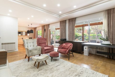 Купить дом в Гава, Испания с 6 комнат, 850м², № 1394 - фото 4