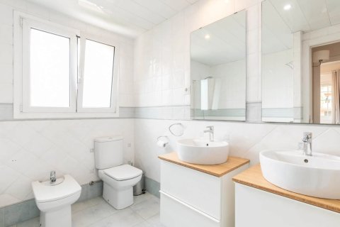 Купить дом в Гава, Испания с 6 комнат, 850м², № 1394 - фото 15