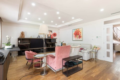 Купить дом в Гава, Испания с 6 комнат, 850м², № 1394 - фото 5
