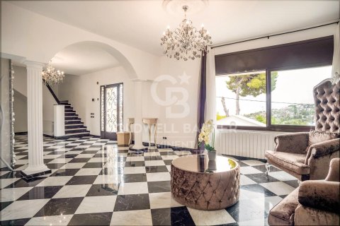 Купить дом в Кастельдефельс, Испания с 9 спален, 650м², № 5490 - фото 13