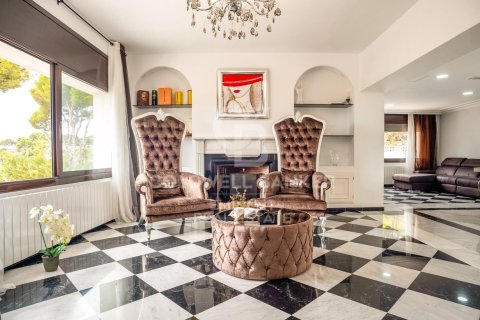Купить дом в Кастельдефельс, Испания с 9 спален, 650м², № 5490 - фото 14