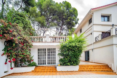 Купить дом в Кастельдефельс, Испания с 9 спален, 650м², № 5490 - фото 5