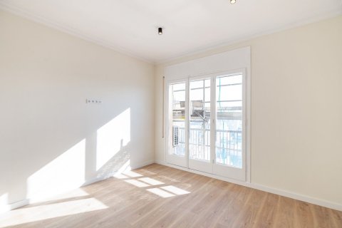 Купить квартиру в Барселона, Испания с 4 комнаты, № 1387 - фото 11