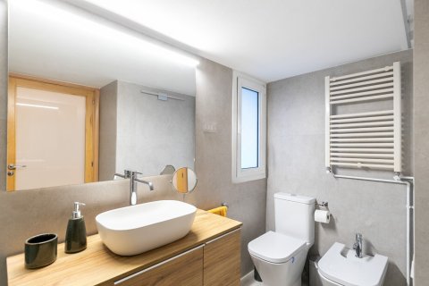 Купить квартиру в Барселона, Испания с 3 комнаты, № 1388 - фото 26