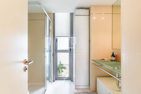 Apartamento de 2 dormitorios en venta en Barcelona, Cataluña, Spain № 7134 - foto 16