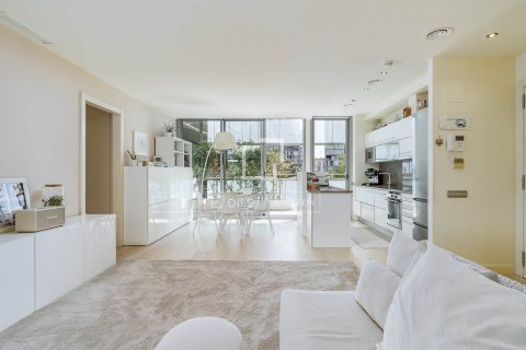 Apartamento de 2 dormitorios en venta en Barcelona, Cataluña, Spain № 7134 - foto 24