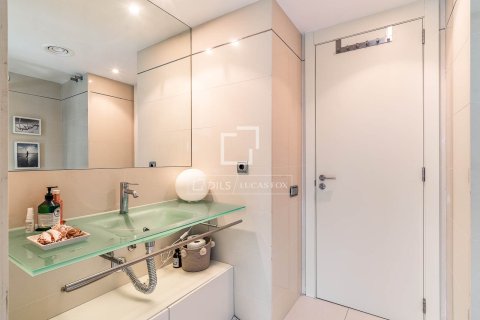 Apartamento de 2 dormitorios en venta en Barcelona, Cataluña, Spain № 7134 - foto 15