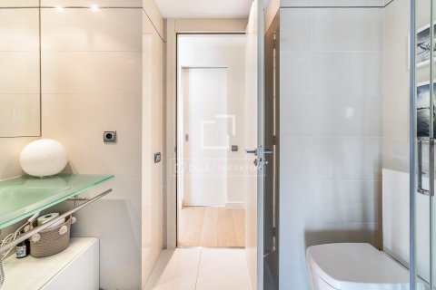 Apartamento de 2 dormitorios en venta en Barcelona, Cataluña, Spain № 7134 - foto 14