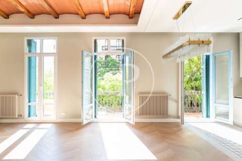 3 bedrooms apartment for sale in Eixample, Barcelona, Catalonia, Spain № 2441 - photo 2