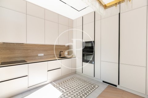 3 bedrooms apartment for sale in Eixample, Barcelona, Catalonia, Spain № 2441 - photo 10