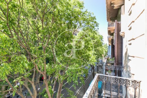 3 bedrooms apartment for sale in Eixample, Barcelona, Catalonia, Spain № 2441 - photo 9