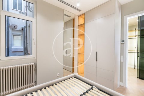 3 bedrooms apartment for sale in Eixample, Barcelona, Catalonia, Spain № 2441 - photo 23