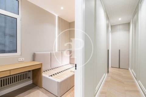 3 bedrooms apartment for sale in Eixample, Barcelona, Catalonia, Spain № 2441 - photo 25