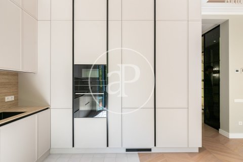 3 bedrooms apartment for sale in Eixample, Barcelona, Catalonia, Spain № 2441 - photo 11