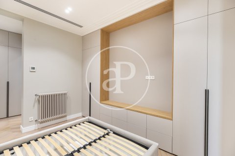 3 bedrooms apartment for sale in Eixample, Barcelona, Catalonia, Spain № 2441 - photo 16
