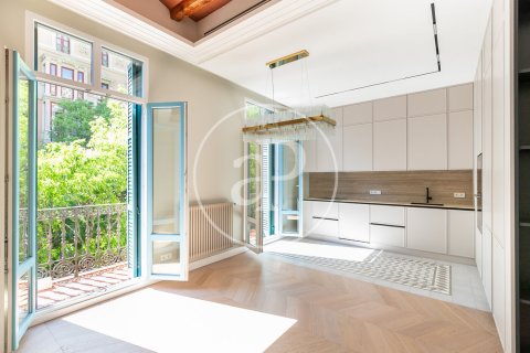 3 bedrooms apartment for sale in Eixample, Barcelona, Catalonia, Spain № 2441 - photo 3