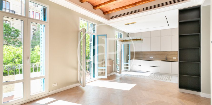 3 bedrooms apartment for sale in Eixample, Barcelona, Catalonia, Spain № 2441