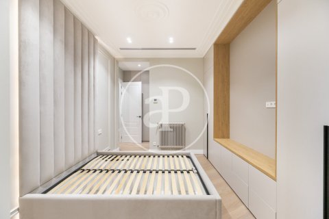 3 bedrooms apartment for sale in Eixample, Barcelona, Catalonia, Spain № 2441 - photo 15