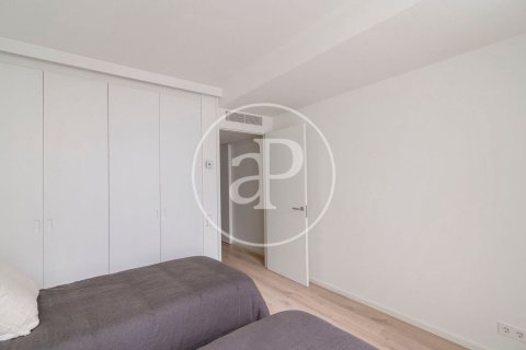2 bedrooms apartment for sale in Ciutat Vella, Barcelona, Catalonia, Spain № 2440 - photo 11