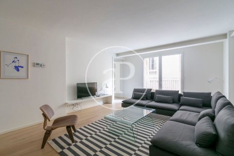 2 bedrooms apartment for sale in Ciutat Vella, Barcelona, Catalonia, Spain № 2440 - photo 2