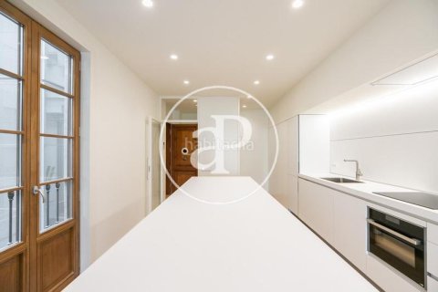 2 bedrooms penthouse for sale in Eixample, Barcelona, Catalonia, Spain № 2436 - photo 7