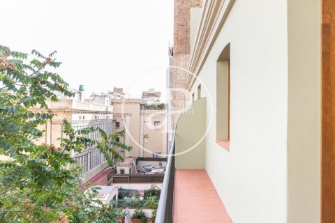 2 bedrooms penthouse for sale in Eixample, Barcelona, Catalonia, Spain № 2436 - photo 4
